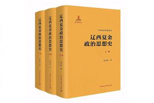 笑逐颜开！巴萨主席拉波尔塔乘车离开时不断向球迷鼓掌&竖大拇指